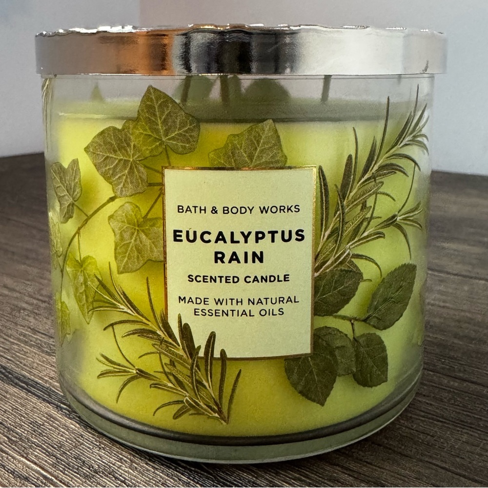 Bath & Body Works Eucalyptus Rain 3-Wick 14.5 Ounce Candle